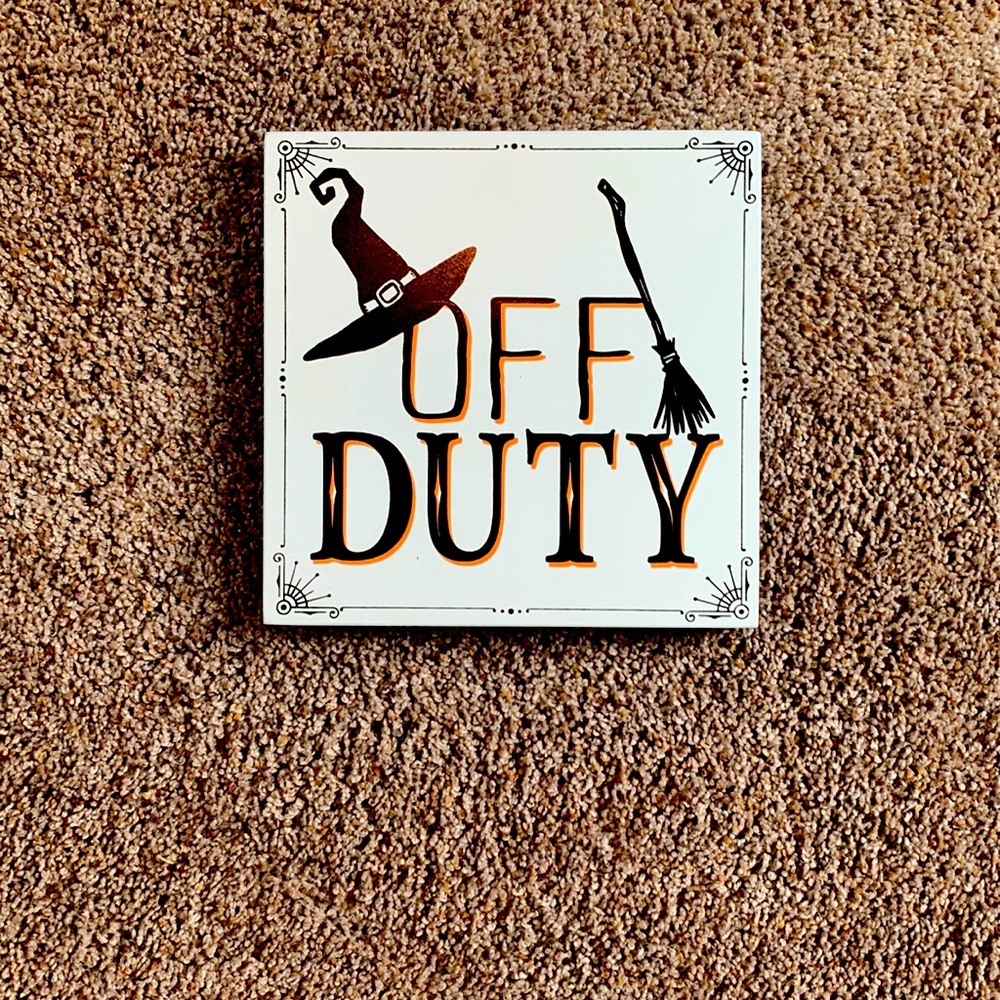 Does a little bit of home decor for Halloween!